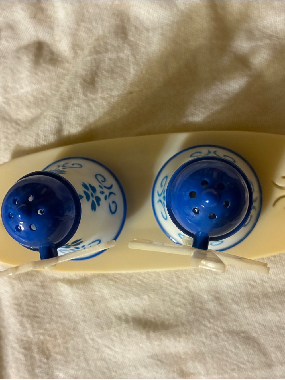 Vintage Blue and White Windmill Salt & Pepper Shakers with Stand 70s - Picture 2 of 7